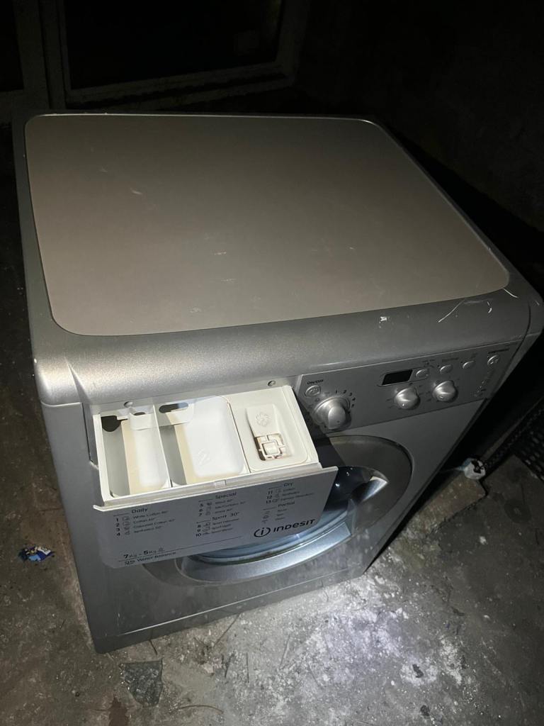 Grey indesit washing machine 