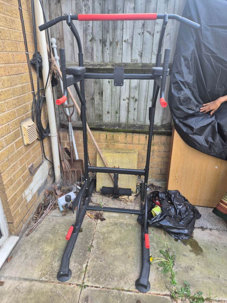 Weight training station 