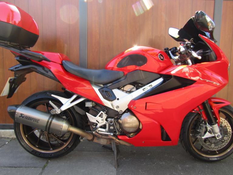 HONDA VFR 800 * FULL HONDA HISTORY * WITH BOX * AMAZING CONDITION *2014* MOT *