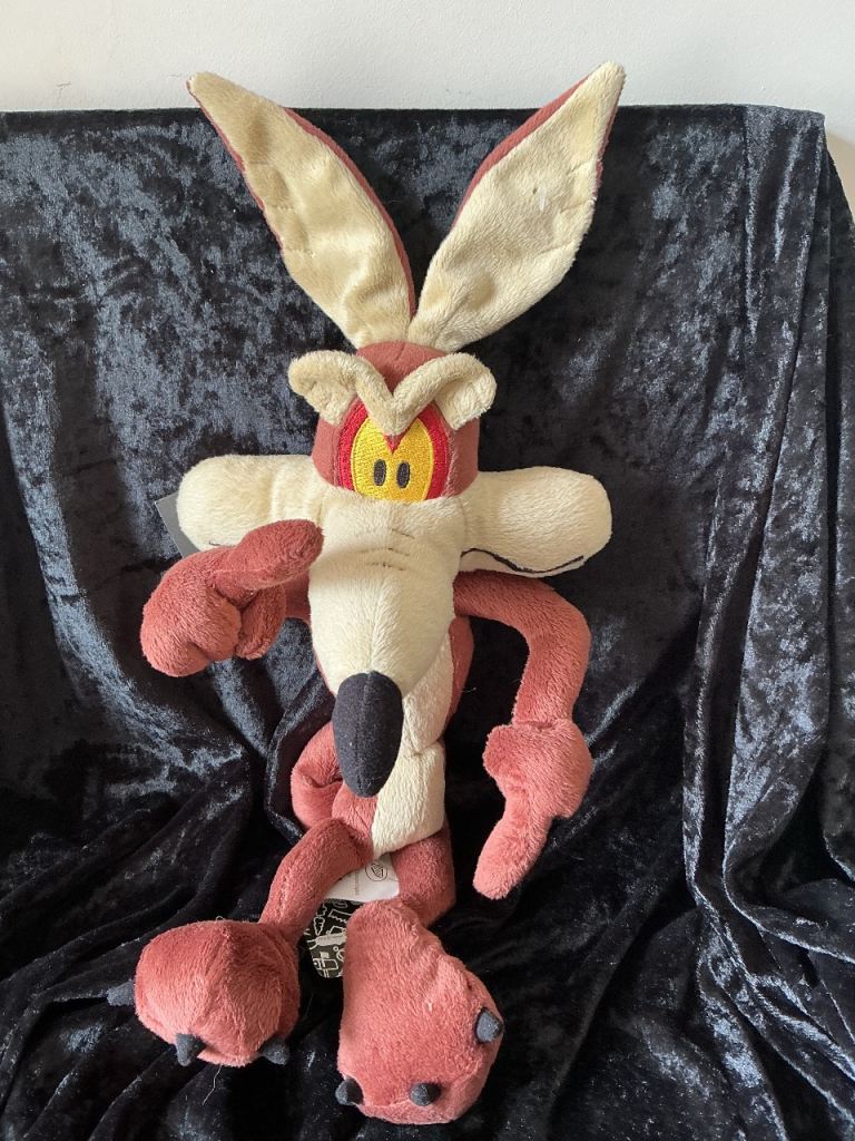 WARNER BROS COLLECTABLE SOFT TOY “WILE E COYOTE” 