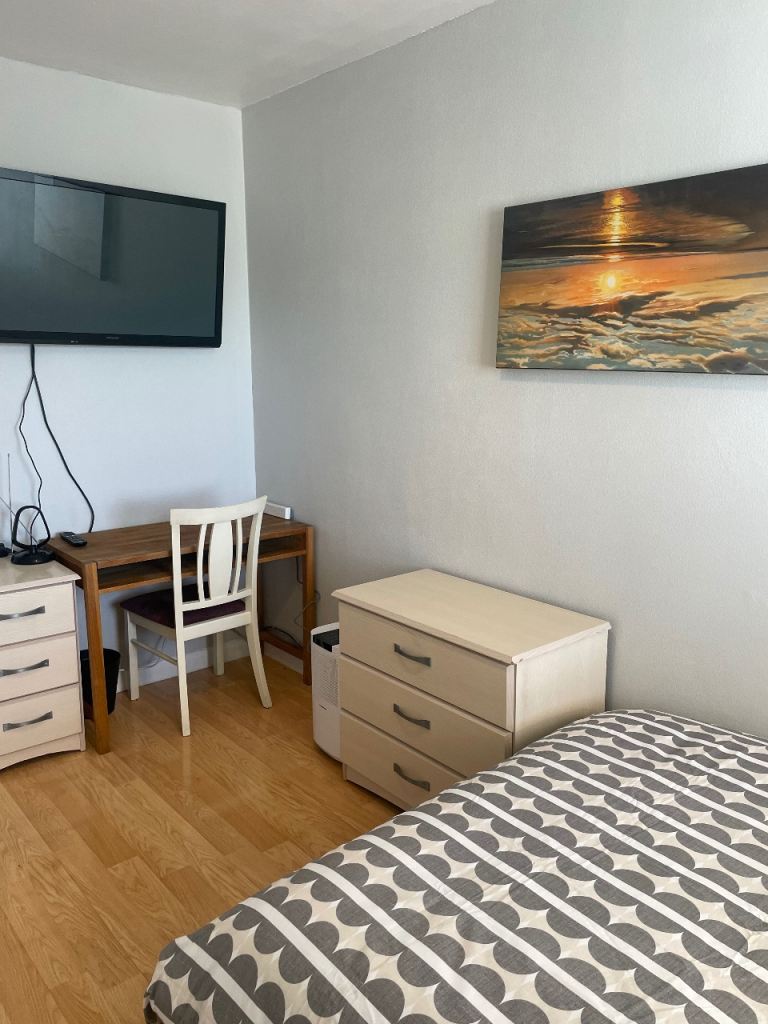 Double room - 2 Bedroom flat - some bills included 