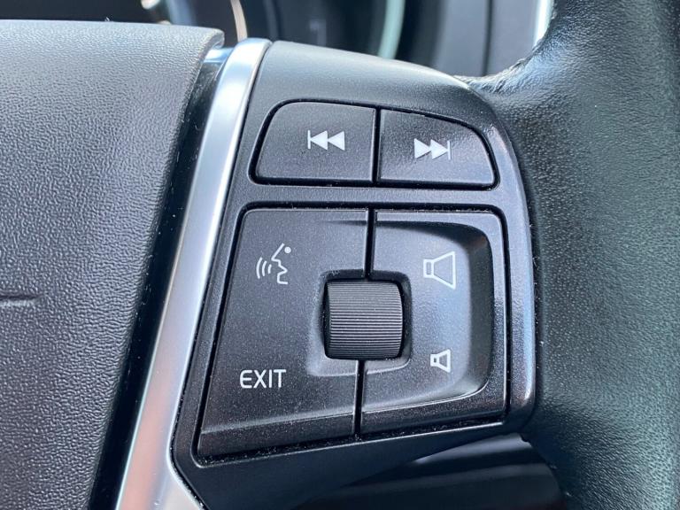 2018 Volvo V40 T3 [152] Inscription 5dr - Sat Nav &amp; Rear Camera &amp; Heated Seats HATCHBACK ...