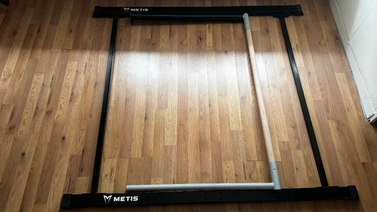 METIS Horizontal Gymnastics Bar [INCOMPLETE / MISSING BAR]