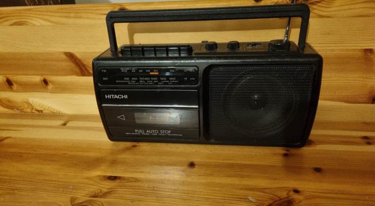 Hitachi radio