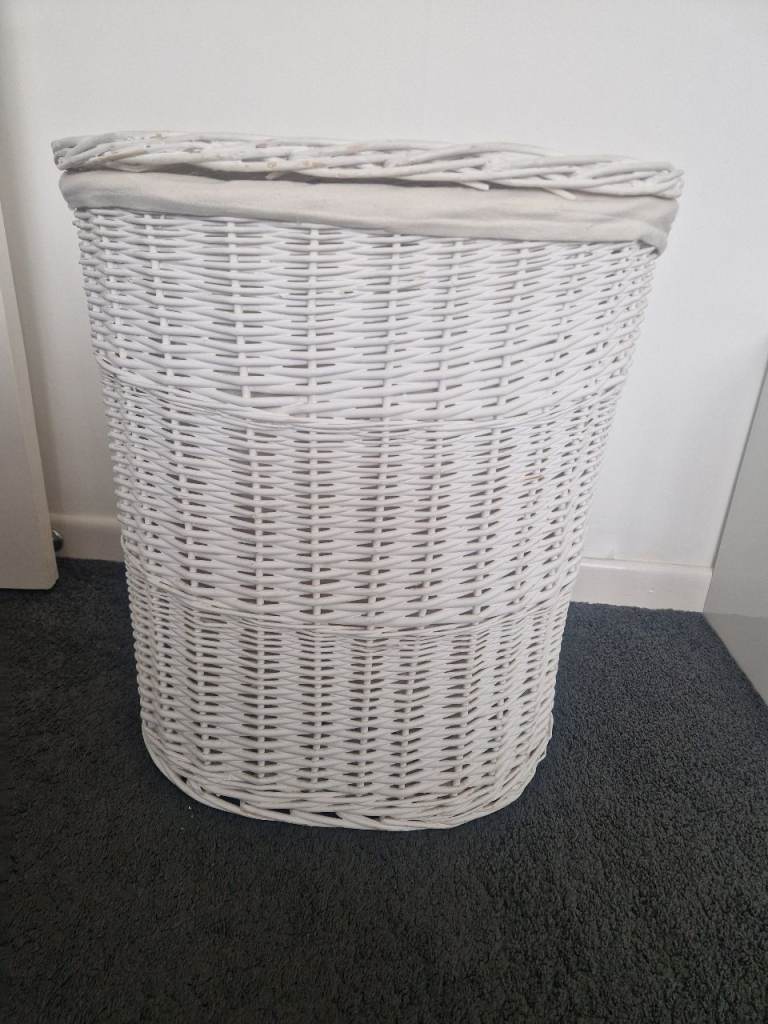 White Wicker Laundry Basket with Fabric Liner – Good Condition