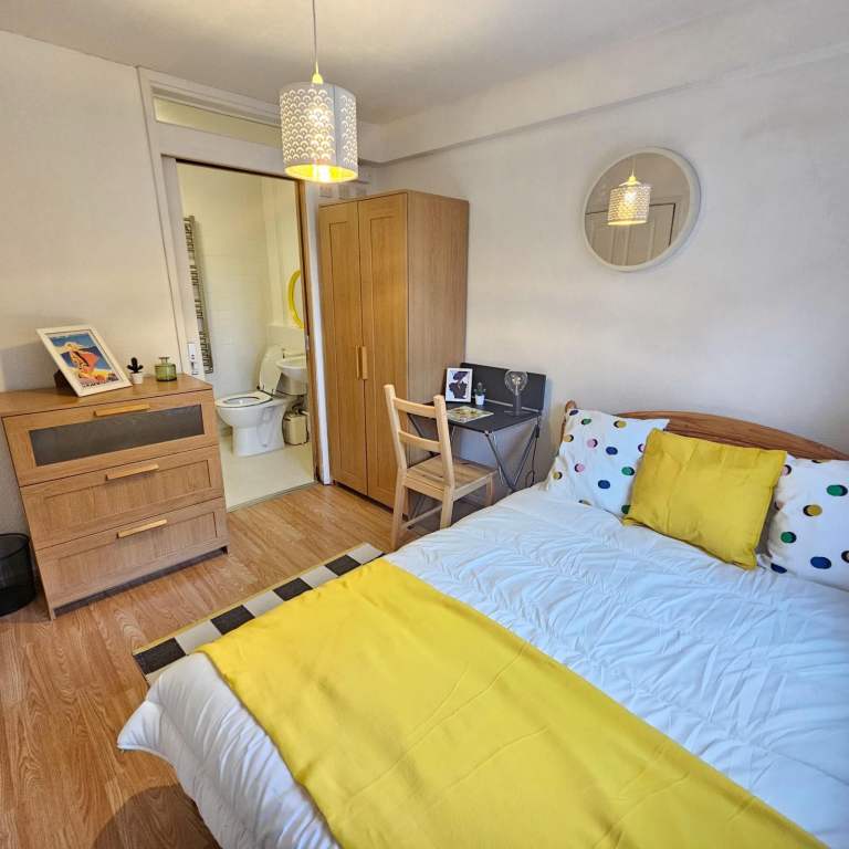 ✨ En-Suite Room Available in Camden – £1,325 PCM (All Bills Included!) ✨