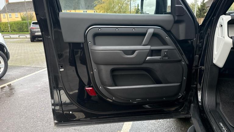 2025 Land Rover Defender 3.0 D250 X-Dynamic HSE 90 3dr Auto Diesel Estate Estate Diesel Automatic
