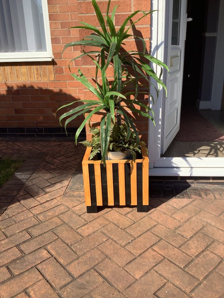 Planter Wooden Very Stylish  *****🌴🍀🌿🎍🪴🦚🌼🌸🌺 DISCOUNTED FOR QUICK SALE now £30
