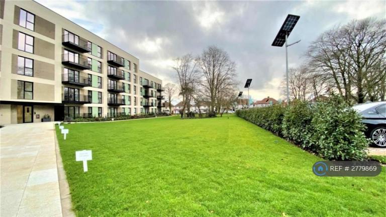 2 bedroom flat in Carnation Gardens, Hayes, UB3 (2 bed) (#2779869)