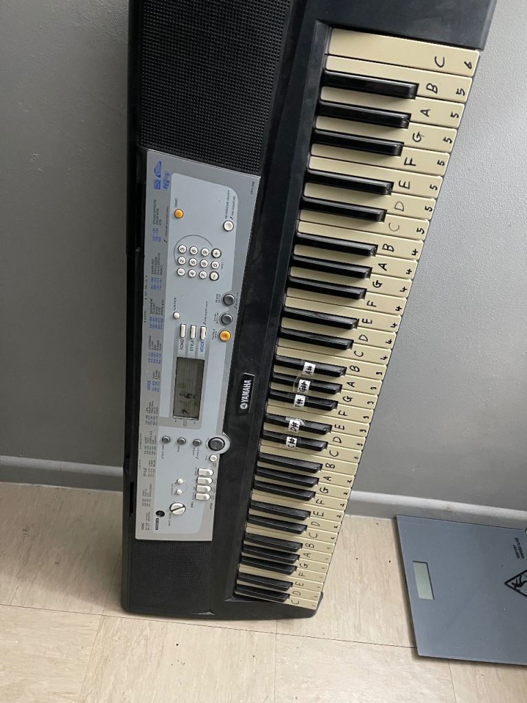 Yamaha YPT-260 Electronic Keyboard