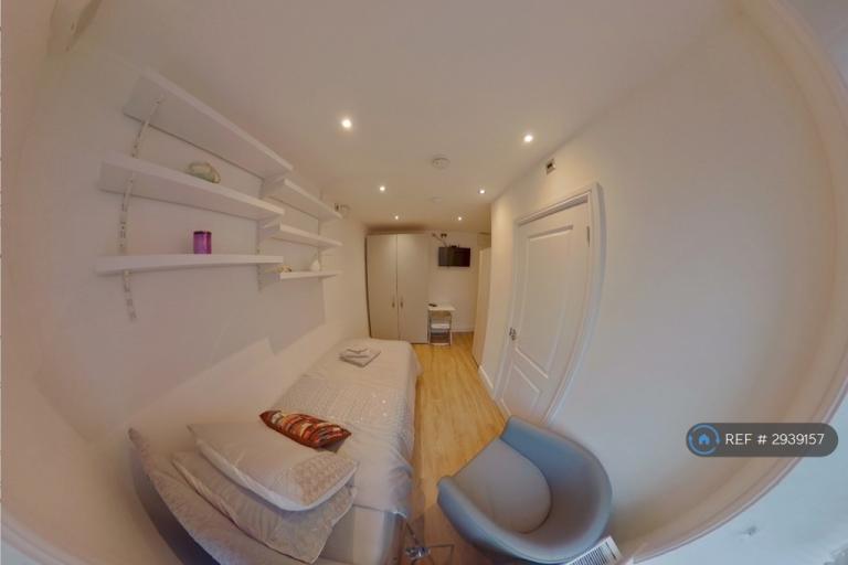 Studio flat in Langney Road, Eastbourne, BN21 (#2939157)