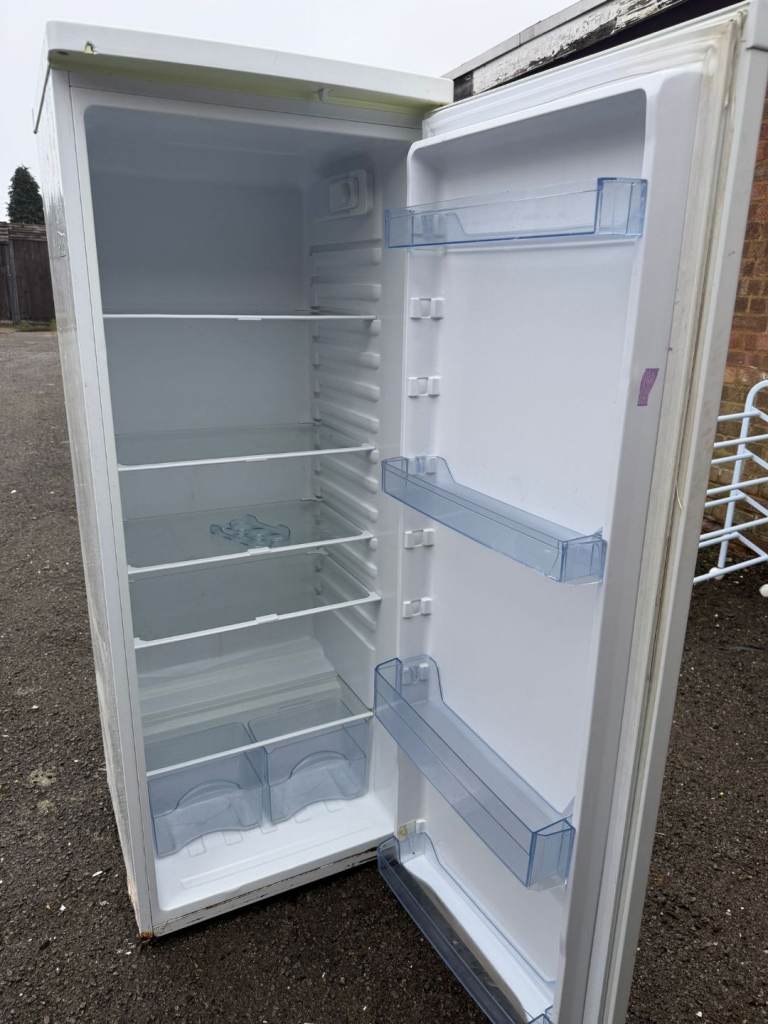 Tall fridge in excellent condition - can deliver 
