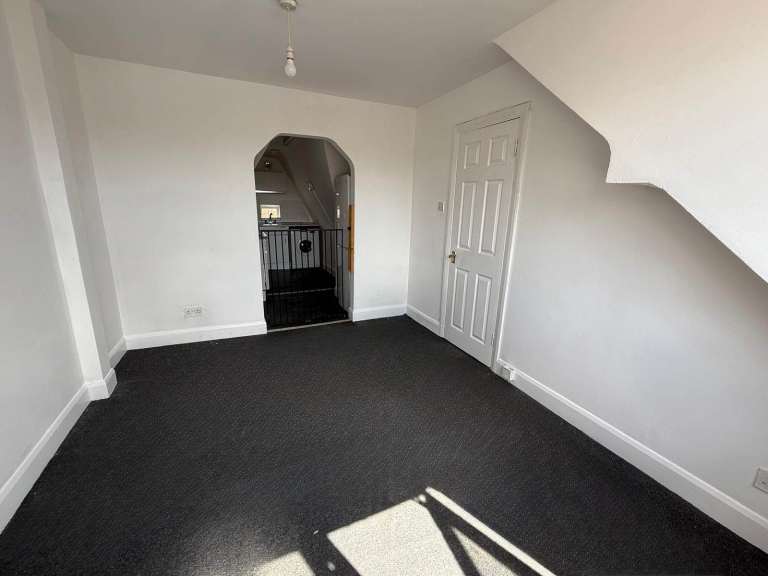 2 Bedroom Flat in HA3 5 with Parking