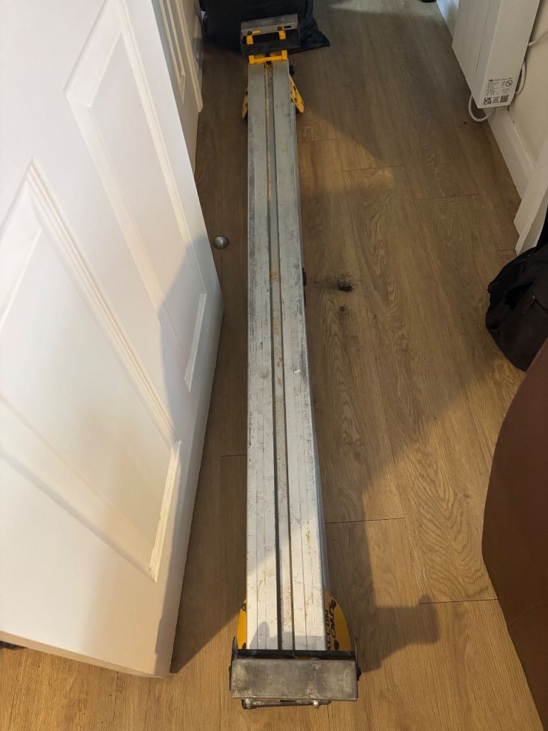 DeWalt DE7023 -XJ Mitre Saw Stand – Good Condition
