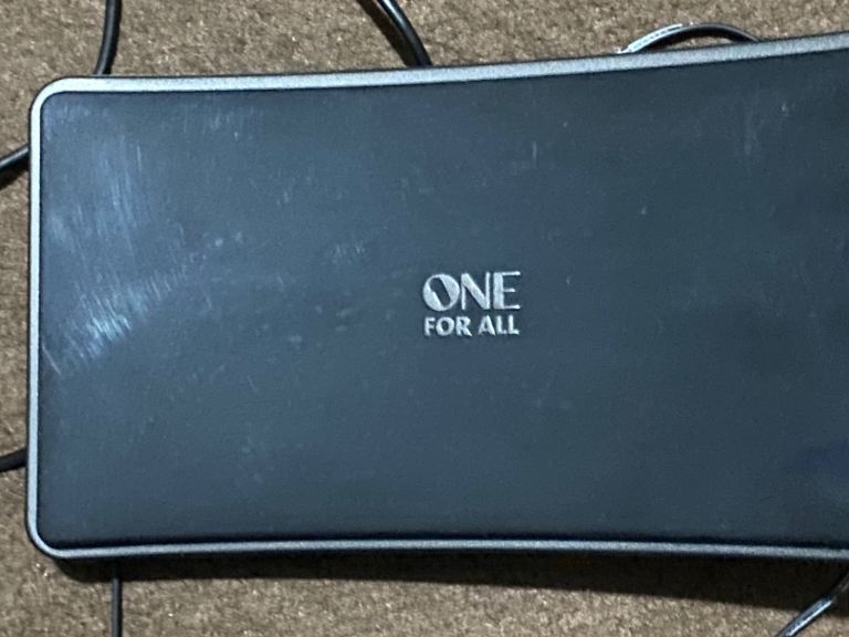 One For All SV9420 Curved Amplified Indoor TV Aerial