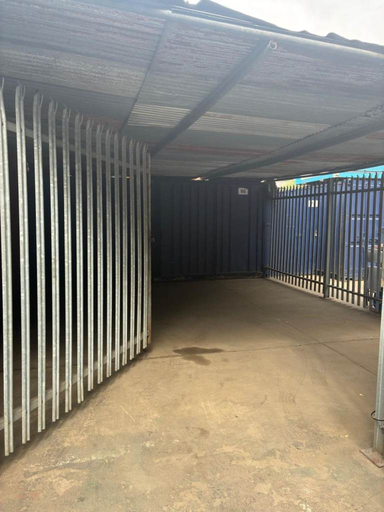 Yard space to rent Grays RM175XR 
