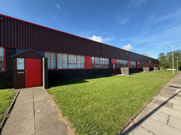 Workshop to let in Bassington Lane Industrial Estate. Near Newcastle & Morpeth. Onsite Car Parking. 