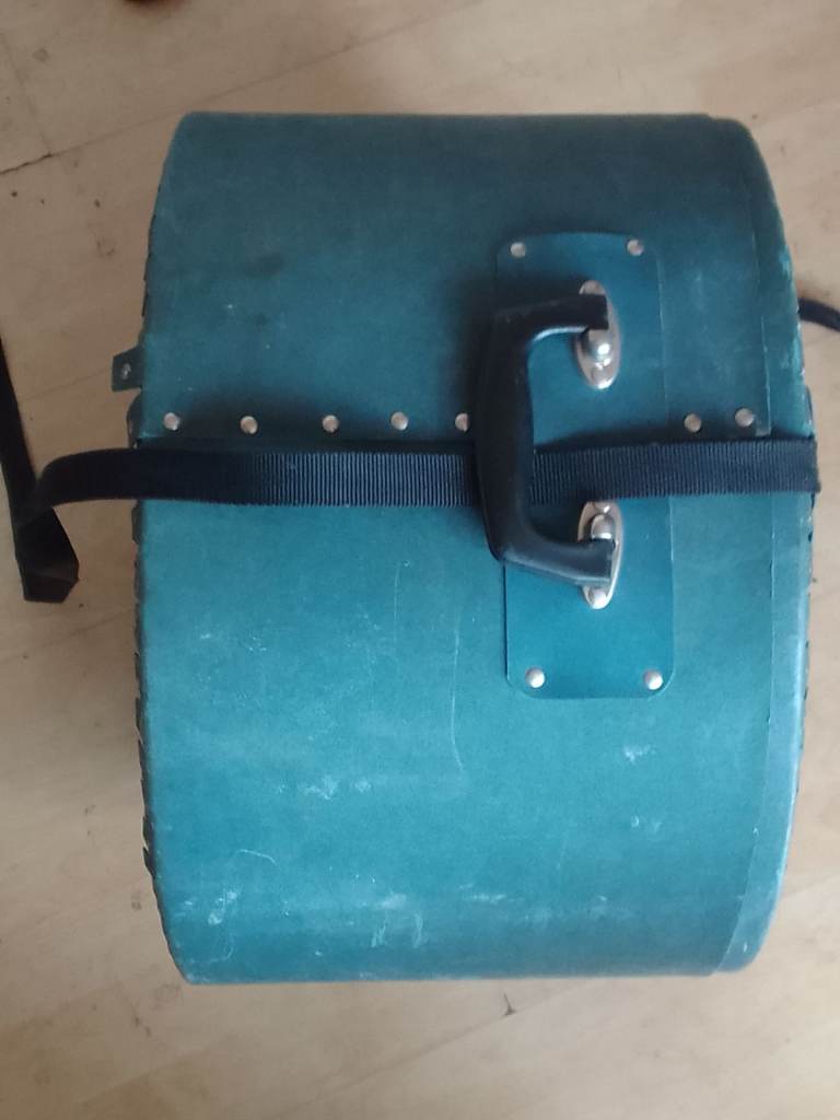 Sturdy Green Drum/Percussion Case with Strap – Good Condition
