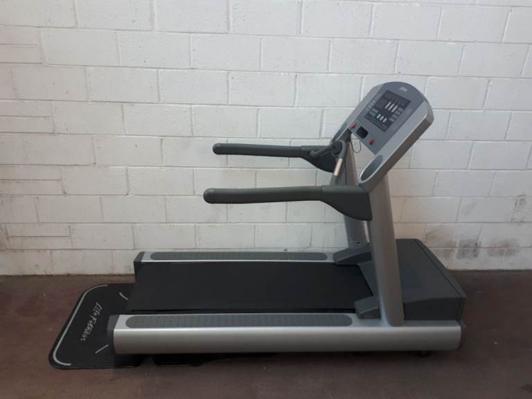 Life Fitness Commercial 95Ti reconditioned. Highest quality treadmill only £1,400 +warranty 