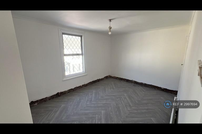 2 bedroom house in Fox St, Gillingham, ME7 (2 bed) (#2997694)