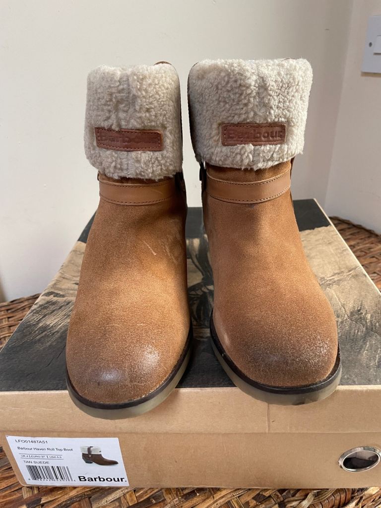 NEW - Barbour Boots, size 4. 