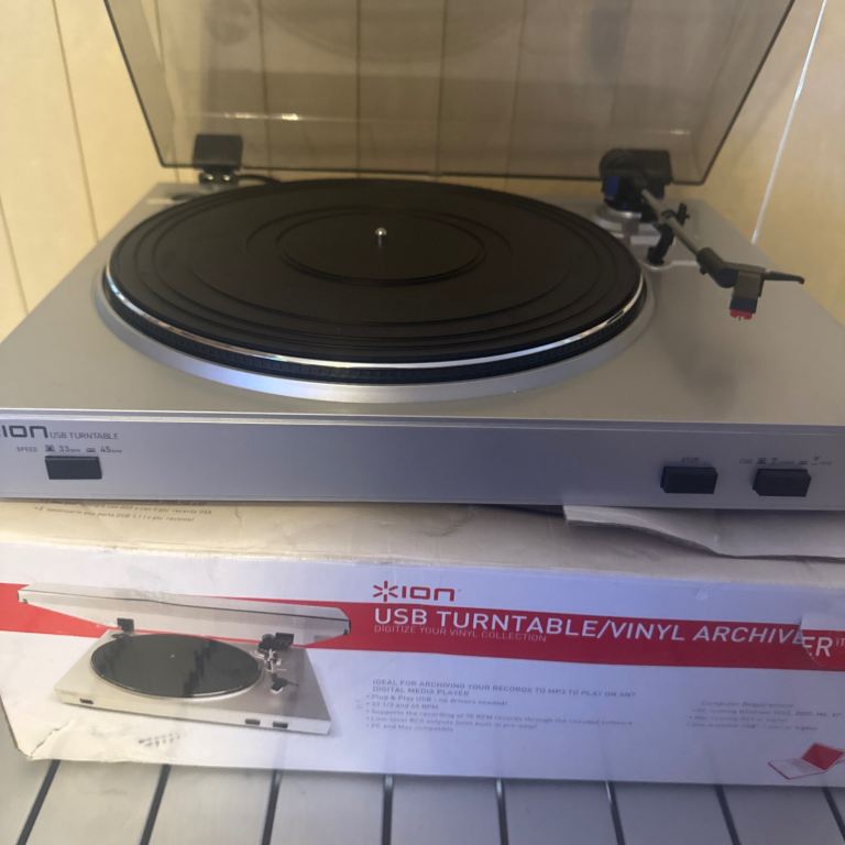 ION USB Turntable Model - ITTUSB05 Vinyl Archiver And Perfect For Midi Hifi