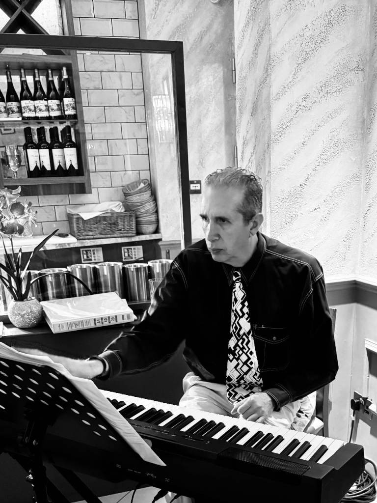 Adult Piano Lessons - South London/Surrey. Classical/Pop/Composition/Jazz. Fully Qualified. 