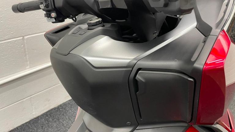 HONDA FORZA 750 R ** TOP BOX - FULL HISTORY - MAY 2027 MOT **
