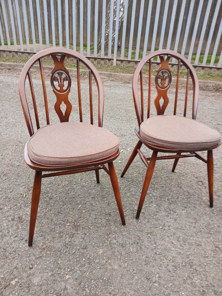 Very Clean Pair Of Elm Ercol Fleur De Lys Kitchen Dining Chairs 