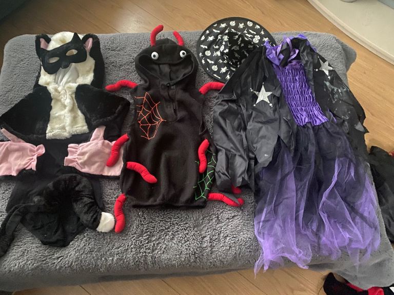 Kids Halloween costumes x3