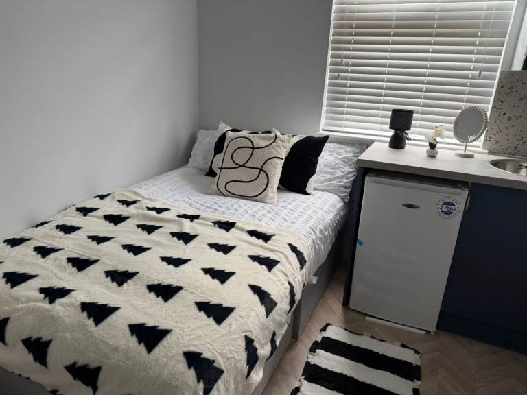 Greenwich- GROUND FLOOR STUDIO - AVAILABLE NOW - NO DEPOSIT REQUIRED