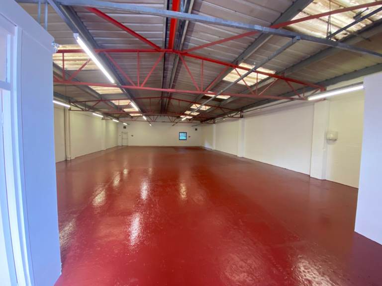 3,139 SQ. FT. INDUSTRIAL UNIT TO LET IN NEWTOWN | NO DEPOSIT. INCENTIVES OFFERED!