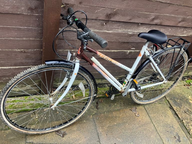 Bike in excellent condition can deliver for a small charge