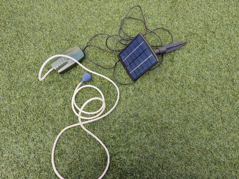 Oxbridge 1 Air Stone Aerator Pond Water Oxygenator Solar Powered Oxygen Pump