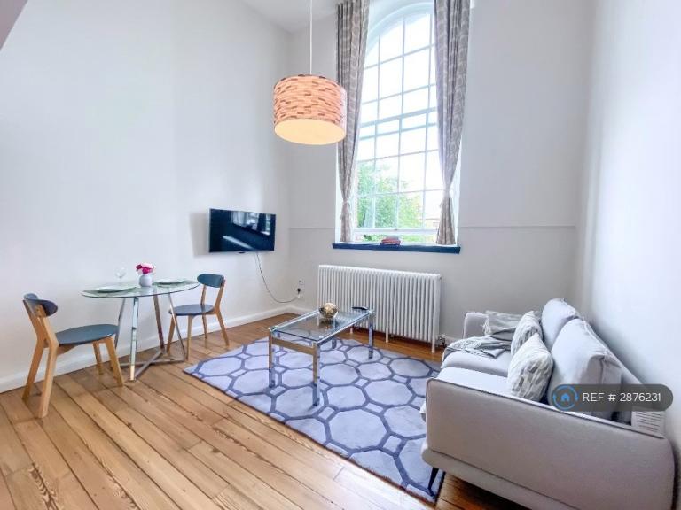 1 bedroom flat in Mcdonald Road, Edinburgh, EH7 (1 bed) (#2876231)