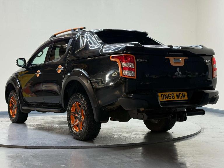 2018 Mitsubishi L200 2.4 L200 Barbarian SVP II DI-D Auto 4WD Pickup Diesel Automatic