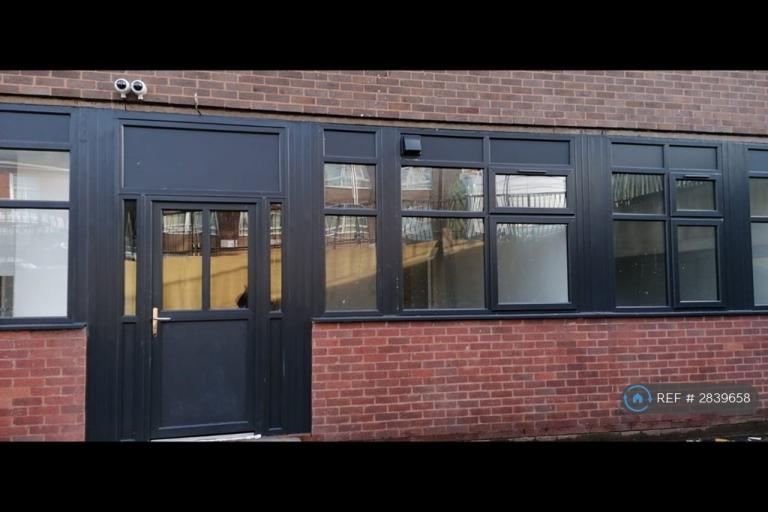 1 bedroom flat in Trinity Road, Dudley, DY1 (1 bed) (#2839658)