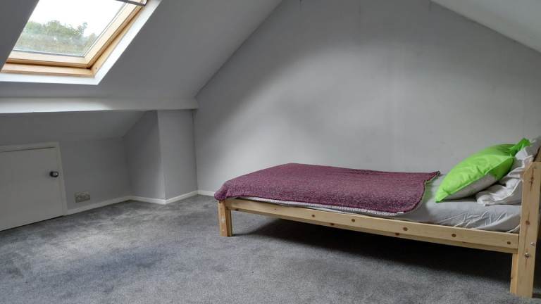 Spacious Loft Suite + Private Lounge Northfleet