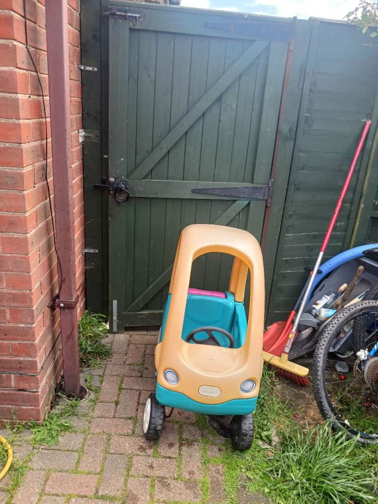 Little tikes car,
