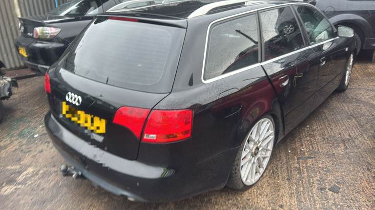 Breaking spare parts audi a4 esate avant black 