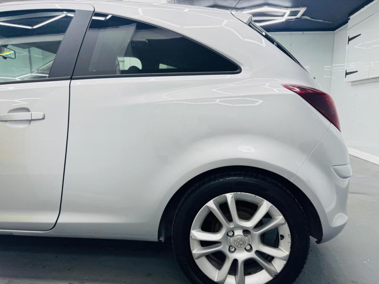 2009 Vauxhall Corsa 1.2i 16v SXi 3dr HATCHBACK Petrol Manual - Image 5