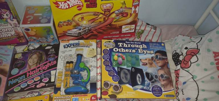 Selection of Kids' Toys & Science Kits – Hot Wheels, Microscope, and More