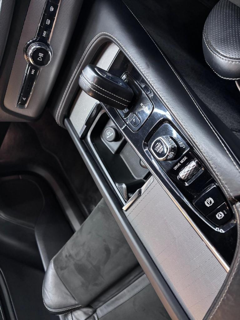 2021 Volvo XC90 2.0 B5 MHEV R-Design Auto 4WD Euro 6 (s/s) 5dr ESTATE Petrol/Electric Hybrid Auto...