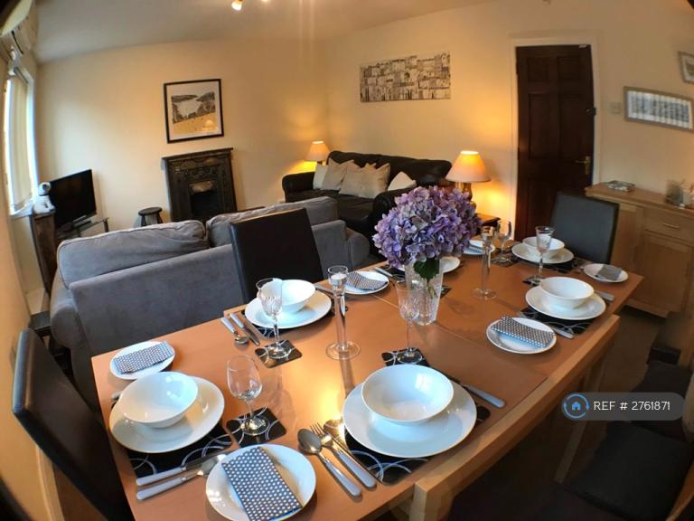 2 bedroom flat in Manchester Road, Bury, BL9 (2 bed) (#2761871)