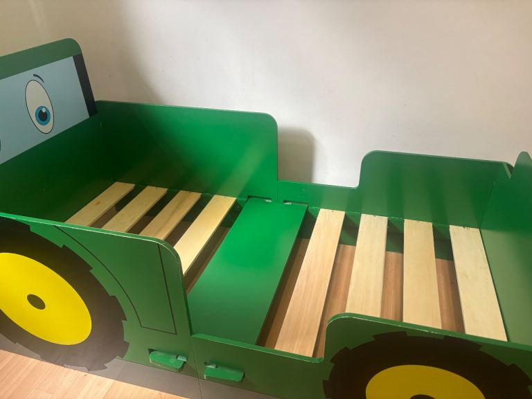 Kids tractor bed 