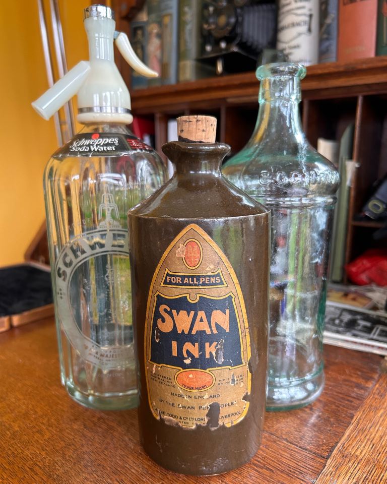 Original Swan Ink Stone Glaze Potter Cork Stopper