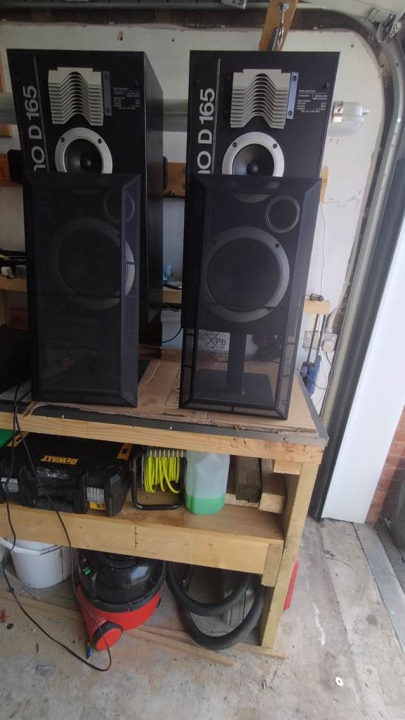 Jamo speakers and Sherwood amplifier 