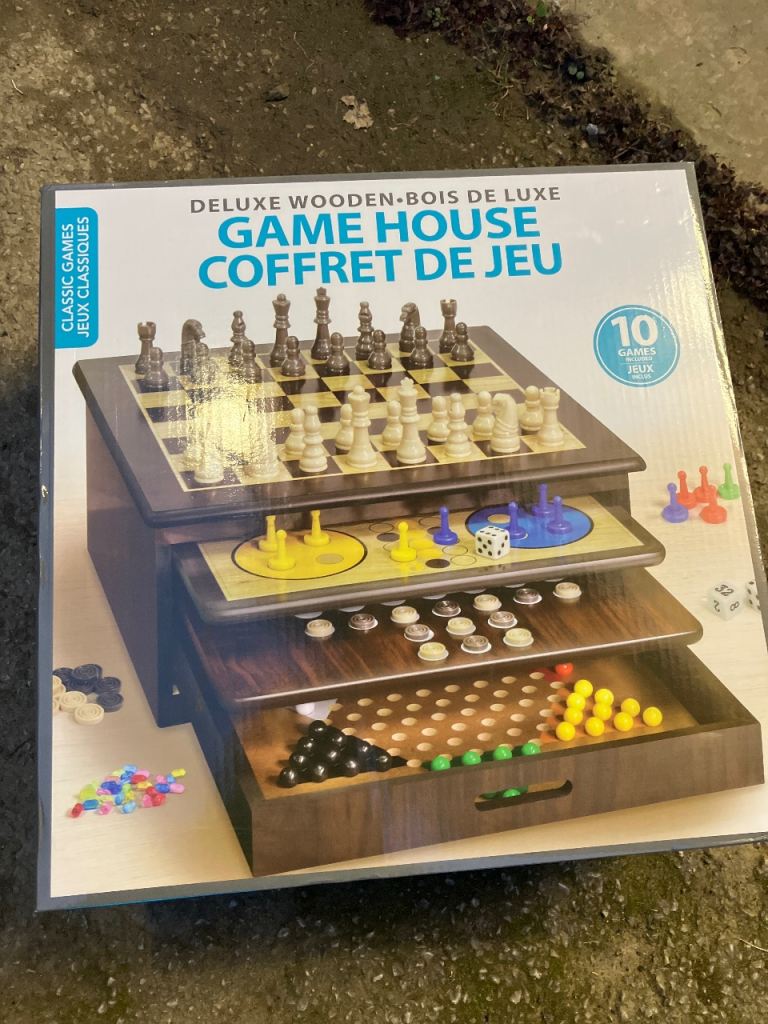 DELUXE WOODEN Game House – 10 Classic Games, Brand New