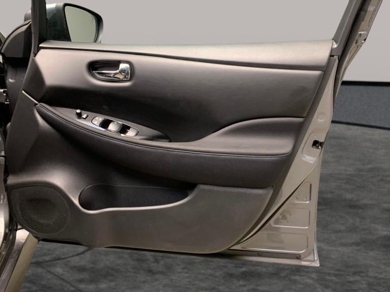 2024 Nissan Leaf 110kW N-Connecta 39kWh 5dr Auto HATCHBACK ELECTRIC Automatic