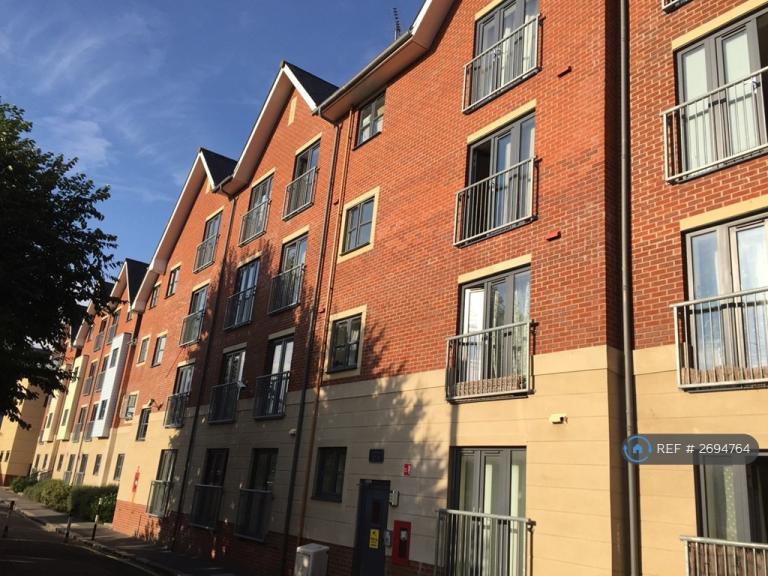 Studio flat in Jacob House, Portsmouth, PO1 (#2694764)